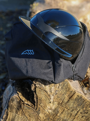 A practical bag to protect your helmet 